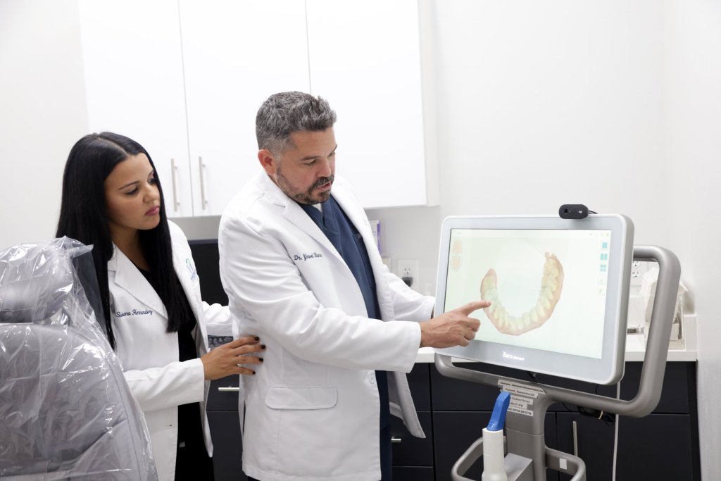 Dr. Yosvel Blanco Sanchez and Susana Hernandez staring at a picture